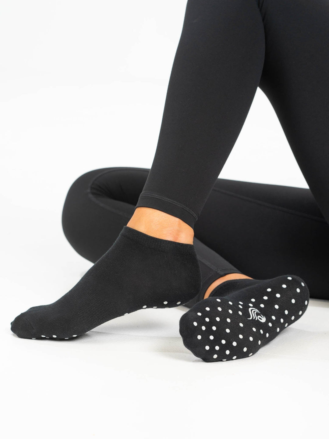 RW Pilates Ankle Grip Socks - Black Clothing Ryderwear 