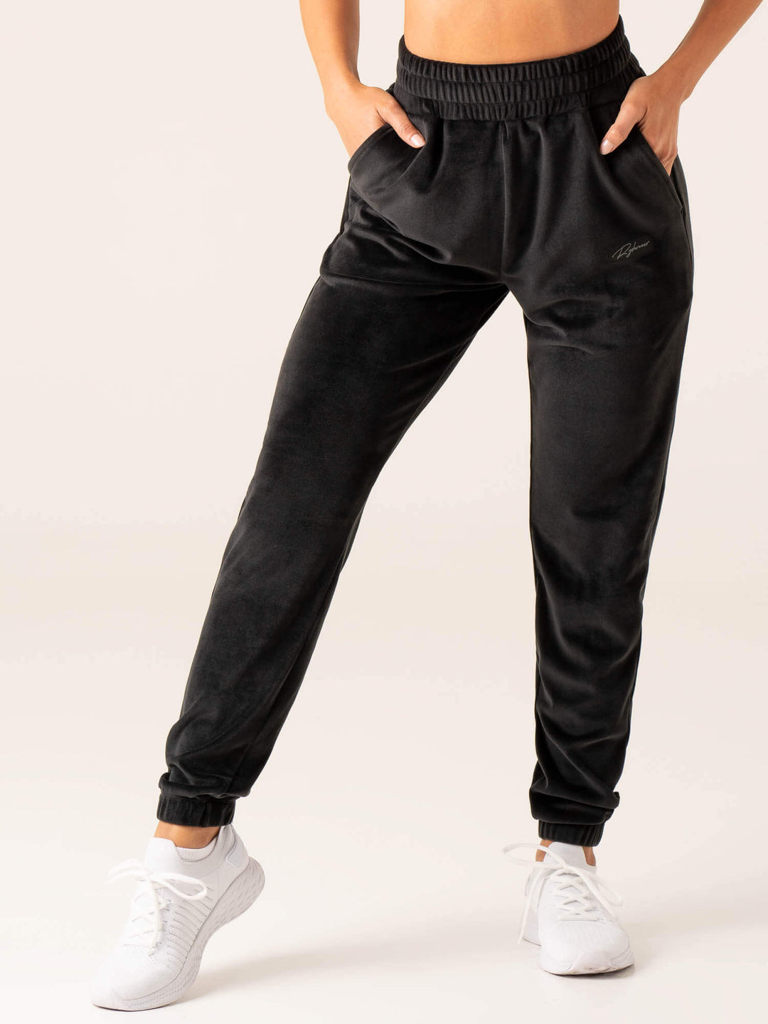 https://uk.ryderwear.com/cdn/shop/products/velour-track-pant-black-clothing-ryderwear-856009_1080x.jpg?v=1675224539